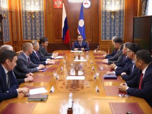 Айсен Николаев провел встречу с избранными главами районов Якутии