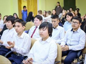 Школьникам Якутска вручили паспорта в День космонавтики