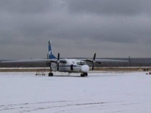 Самолет с неисправным шасси приземлился в Магане