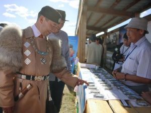 Глава Якутии Айсен Николаев посетил республиканскую выставку «Саха инновации: Креативная Якутия»