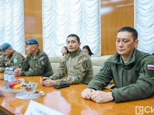 Айсен Николаев вручил якутянам государственные награды в преддверии Нового года