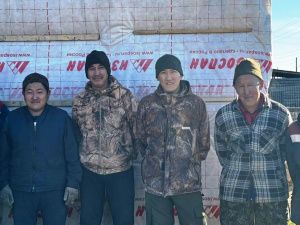 Работники ГУП «ЖКХ РС (Я)» из села Сымах помогли семье участника СВО