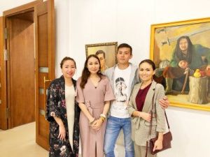 Якутская художница представила персональную выставку на Алтае