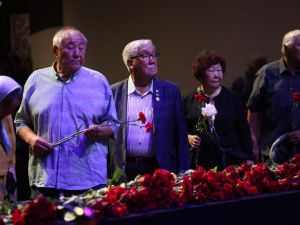 Фото: в Якутске прощаются с Михаилом Николаевым