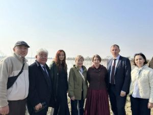 Зампред Балабкина устроила покатушки в Китай к стерхам