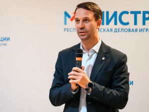 Айсен Николаев: «Мы воспитываем лидеров, которые будут управлять позитивными изменениями»