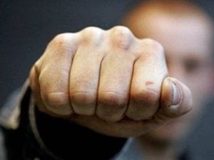 Житель г.Якутска подозревается в умышленном повреждении чужого автомобиля из-за ревности