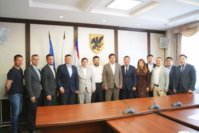 Евгений Григорьев встретился с делегацией из Республики Татарстан