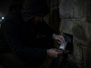 Житель Мирного лишился свободы, машины и телефона из-за наркотиков