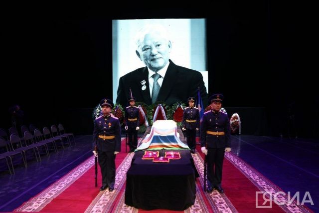 В Якутске началась церемония прощания с первым президентом Якутии Михаилом Николаевым