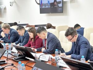 Глава Якутии раздал поручения членам правительства и пригрозил им дисциплинарными взысканиями