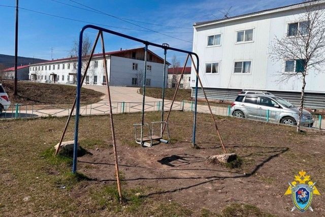 В Ленске 9-летняя девочка получила тяжелую травму на детской площадке: Директор УК предстанет перед судом