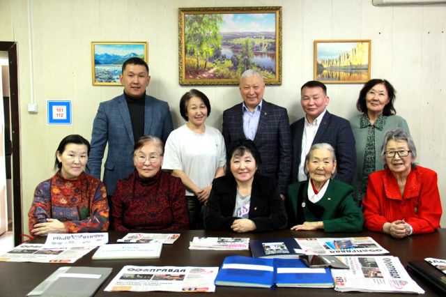 КОММУНИСТЫ, ВПЕРЕД!