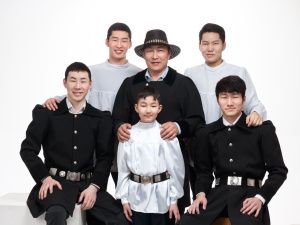 Указом Главы Якутии знак «Ытык а5а» теперь ежегодно будут вручать 6 отцам  