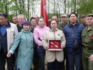 Три поколения потомков захоронили останки воина-якутянина