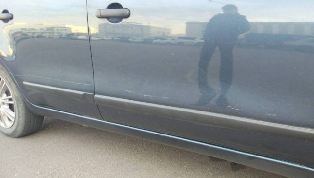 Житель Якутска приревновал бывшую жену и повредил машину ее друга