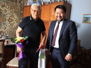 Евгений Григорьев вручил ветеранам войны юбилейные медали к 75-летию Великой Победы 