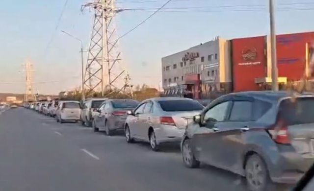Горячее питание и туалеты к очередям на АЗС — Садовников