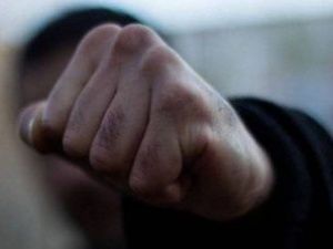 Житель Якутска избил мужчину, затопившего квартиру его брата