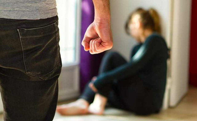 Жительница Нерюнгри нанесла мужу 20 ударов ножом и осталась на свободе