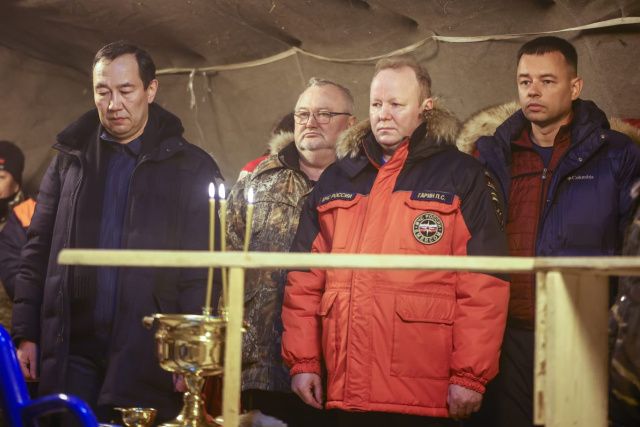 Сотрудники МЧС обеспечивают безопасность Крещенских купаний