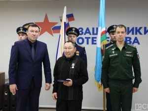 Семьям погибших участников СВО из Якутии вручили ордена Мужества
