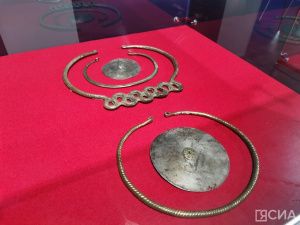 Древний кафтан, предположительно принадлежавший удаганке, представили на выставке в Якутске