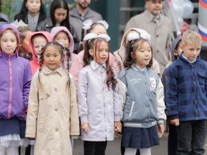 Евгений Григорьев поздравил школьников с Днем знаний