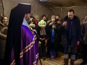 Женщинам нельзя смотреть, как окунается мужчина?