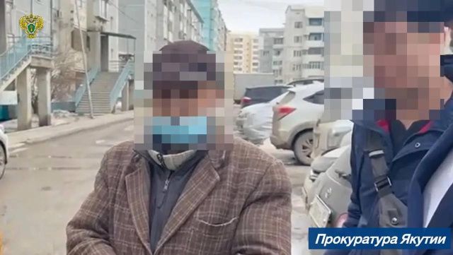 Скрывался более 30 лет: В Якутске мужчина нанес ножевые ранения трем знакомым