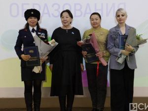 В Якутске вручили государственные награды ко Дню педагога дополнительного образования