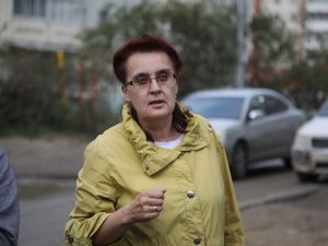 Сардана Авксентьева провела выездное совещание по капитальному ремонту многоквартирных домов