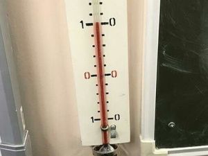 Школьники Ленска учились в верхней одежде