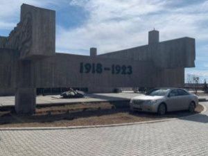 Водителя, припарковавшего авто у мемориала «Вечный огонь», оштрафовали