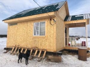 В Якутии мать оставила четверых малолетних детей запертыми в доме: истощенных малышей доставили в больницу