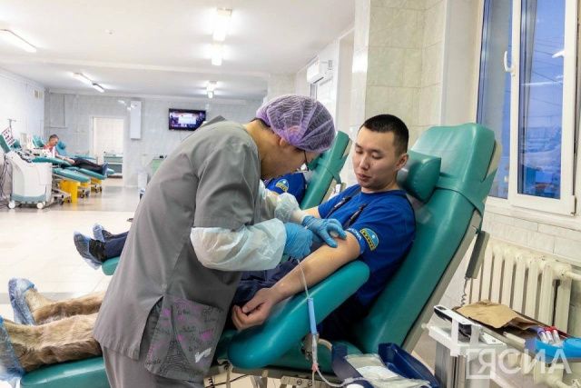 «Спаси жизнь»: сотрудники Службы спасения Якутии провели донорскую акцию