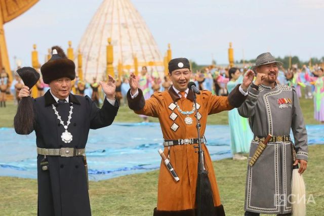 Айсен Николаев восхищен кобяйским Ысыахом Олонхо
