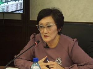 "В Госдуму выдвигаться не собираюсь. В какую-либо партию вступать не планирую", - мэр Якутска