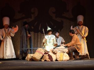 Саха театр открыл новый сезон премьерным спектаклем «Мазары. Путь к царю»