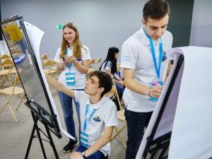 Почти 700 тысяч школьников из всех регионов России принимают участие в олимпиаде «Ближе к Дальнему»