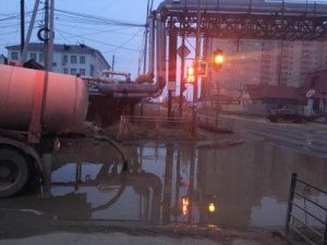 Откачка талых вод с улиц и дворов ведется круглосуточно