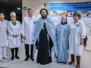 Маленькие пациенты получили новогодние подарки от Якутской епархии