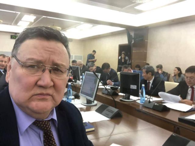 Федоров внес в Ил Тумэн законопроект о продлении времени продажи алкоголя