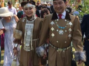 Глава Якутии с супругой на Ысыахе Олонхо