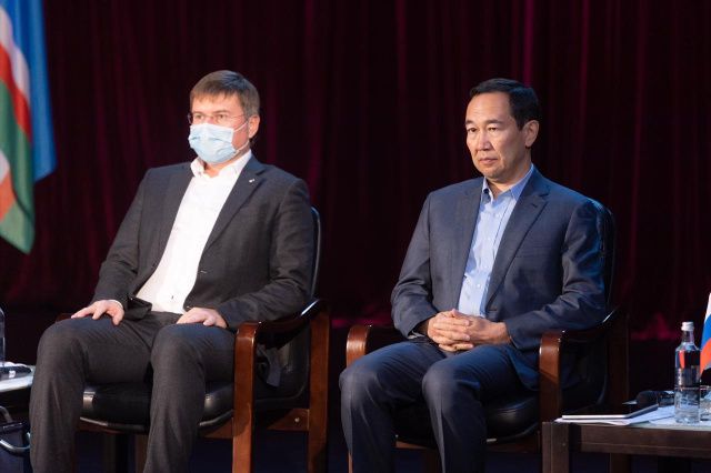 Айсен Николаев и Сергей Иванов провели встречу с общественностью посёлка Айхал