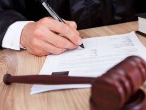 Жительница Якутии заплатит 15 тысяч за применение насилия в отношении судебного пристава