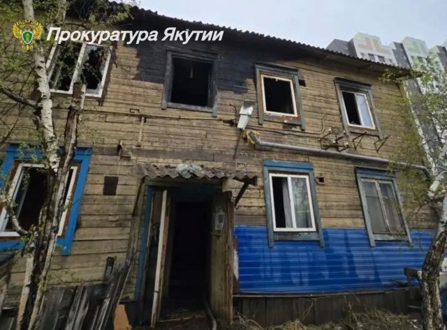 Убийство общеопасным способом: в Якутске подожгли квартиру, один человек погиб, еще один пострадал