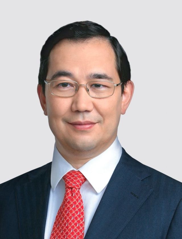 Айсен Николаев поздравляет с Днём защиты детей