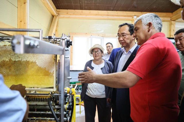 Хозяйство якутян Ионовых планирует стать племенным репродуктором республики по пчеловодству