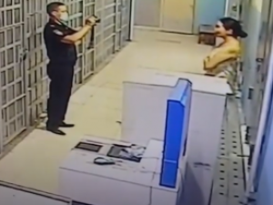 В Якутске арестована девушка, сфотографировавшаяся в форме сотрудника ГАИ